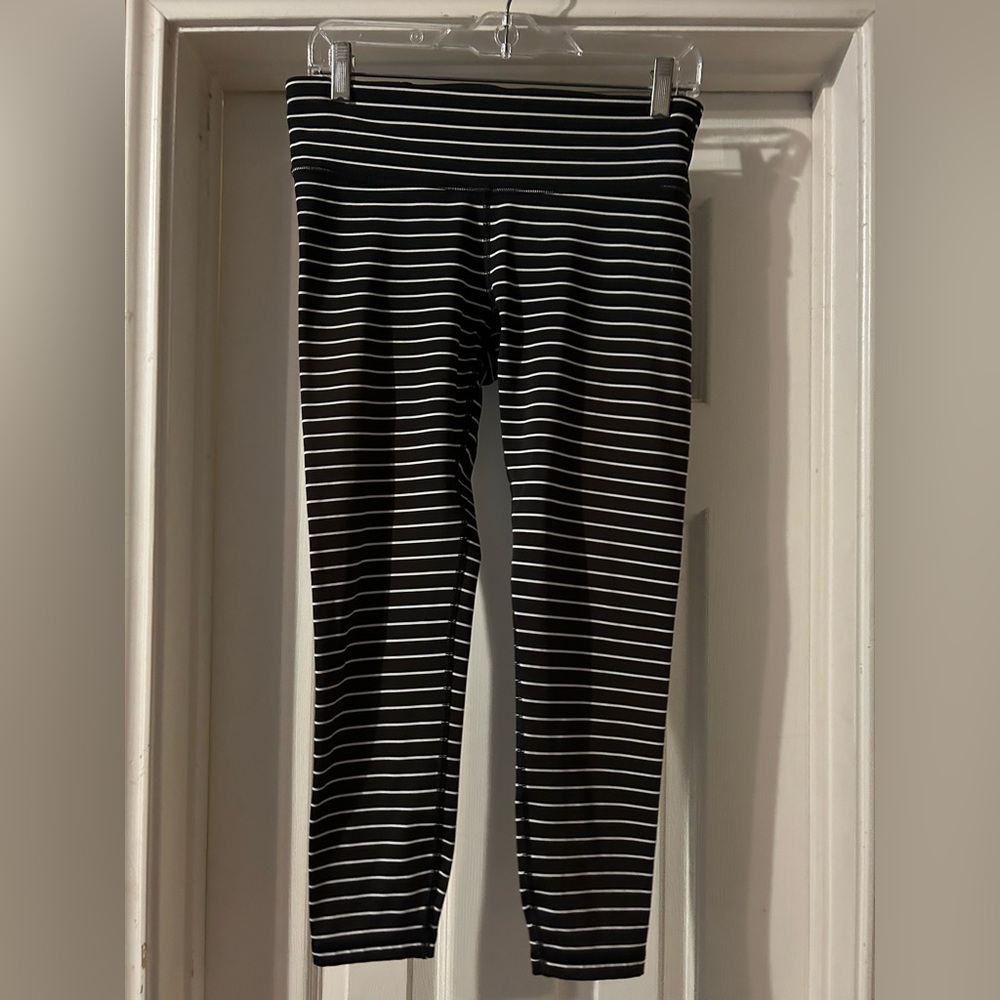 Gapfit blackout 7/8 leggings. Good used condition. Nice thick material.
